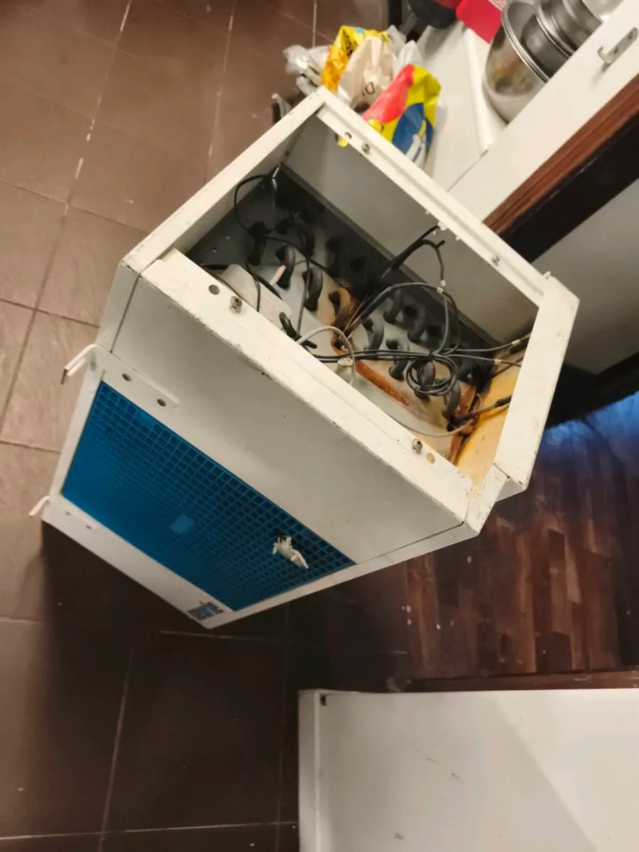 Freezer room compressor and evaporator - Image 1