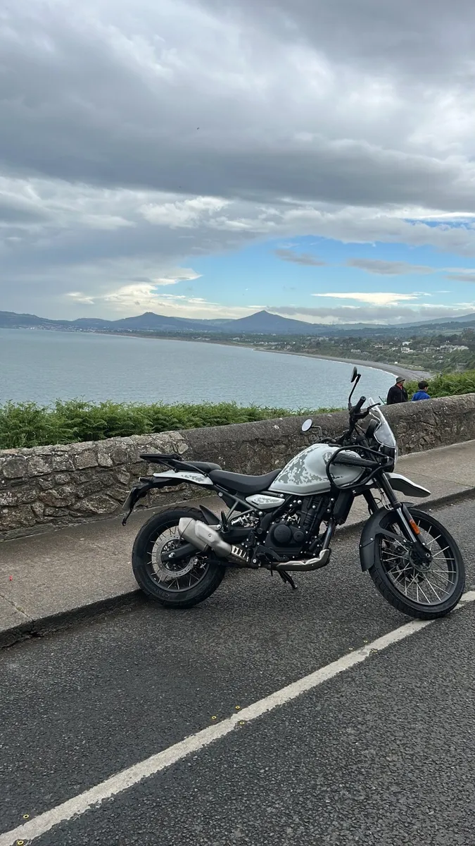 ROYAL ENFIELD Himalayan 2025 kamel white - Image 3