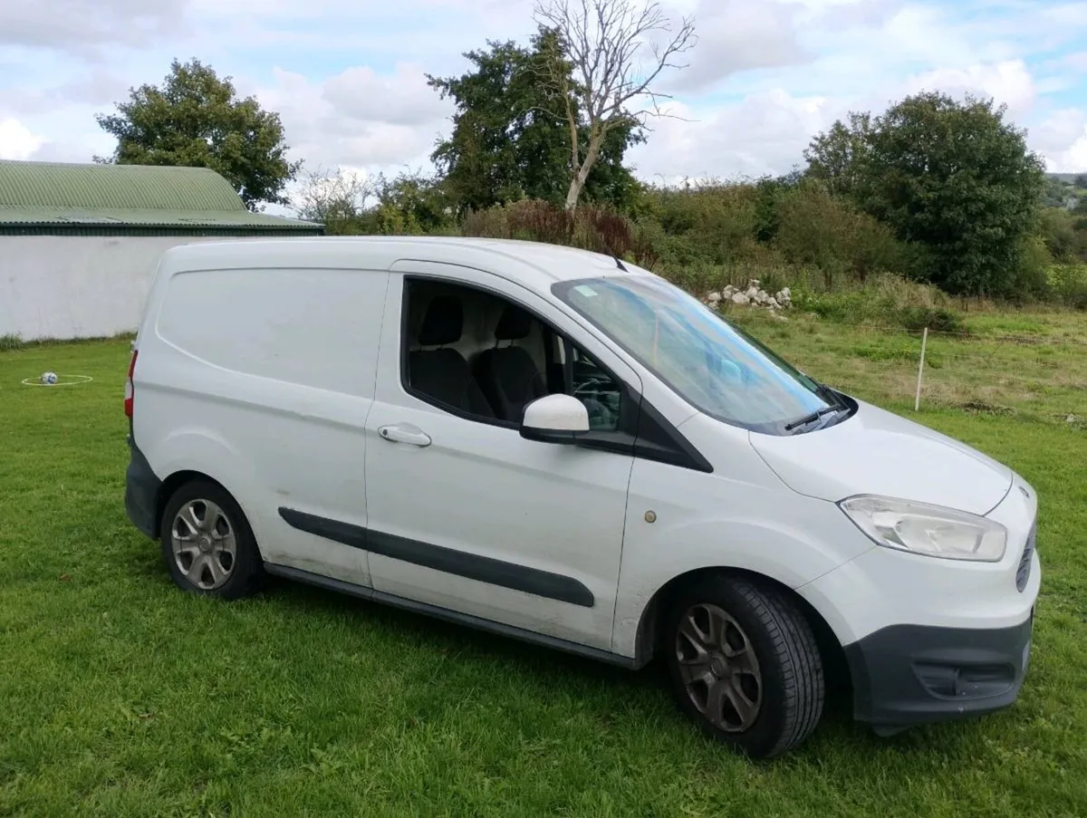 Ford Transit Courier - Image 3