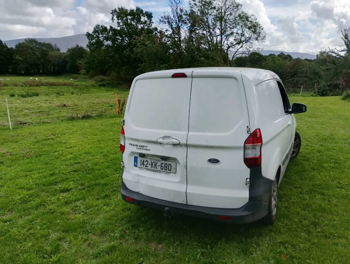 Ford Transit Courier - Image 4
