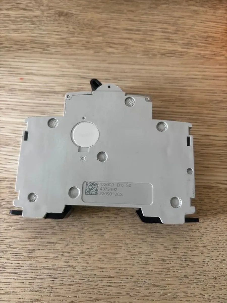 Abb Sn201 D16 & C16 Mcbs  16a 1pn 7 Brand New D16 - Image 3