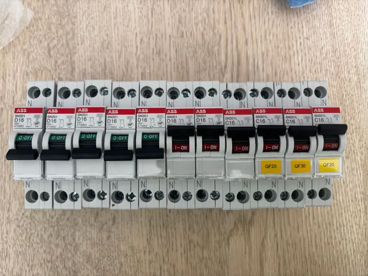 Abb Sn201 D16 & C16 Mcbs  16a 1pn 7 Brand New D16 - Image 1
