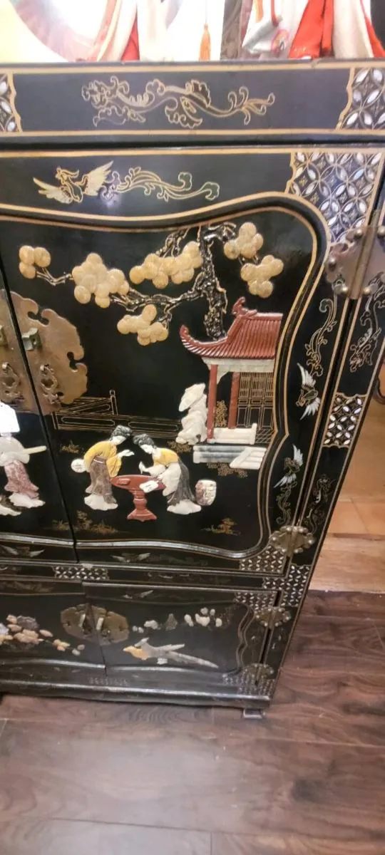 Vintage Chinese TV cabinet - Image 2