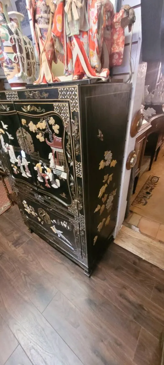 Vintage Chinese TV cabinet - Image 3