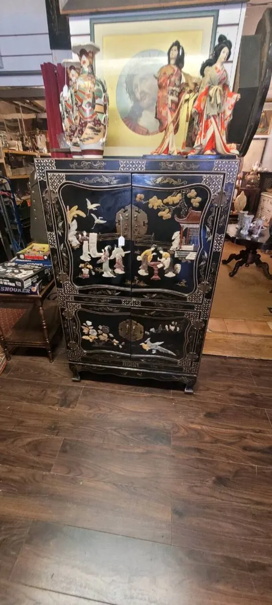 Vintage Chinese TV cabinet - Image 1
