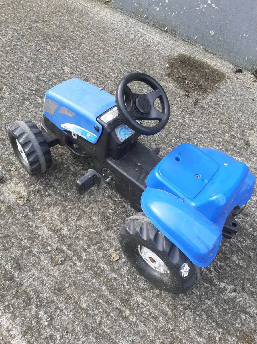 Kids ride on tractor - Image 1