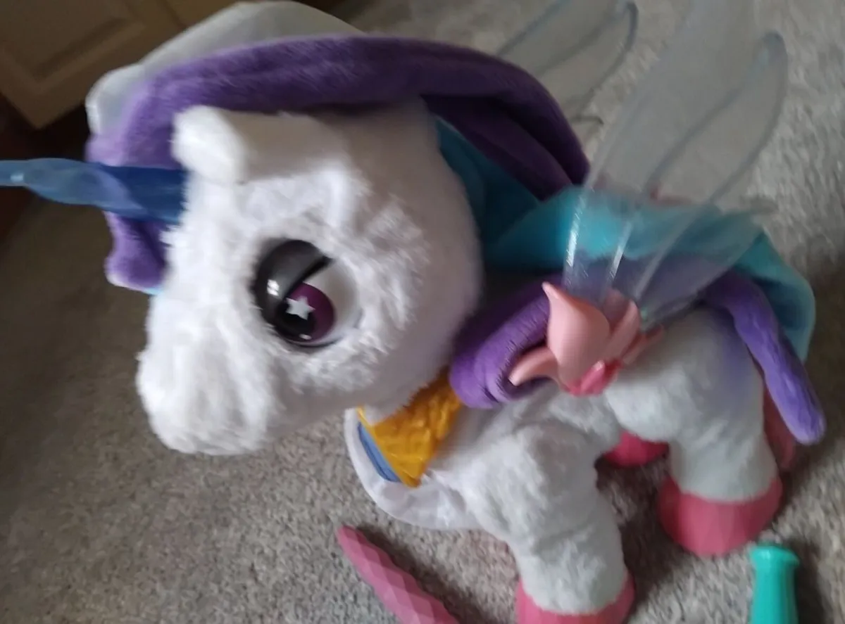 VTech Myla The Magical Make-Up Unicorn - Image 2