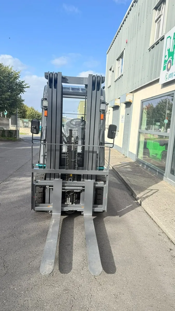 Lonking  2.5 Ton Diesel Forklift |Triplex Mast - Image 3
