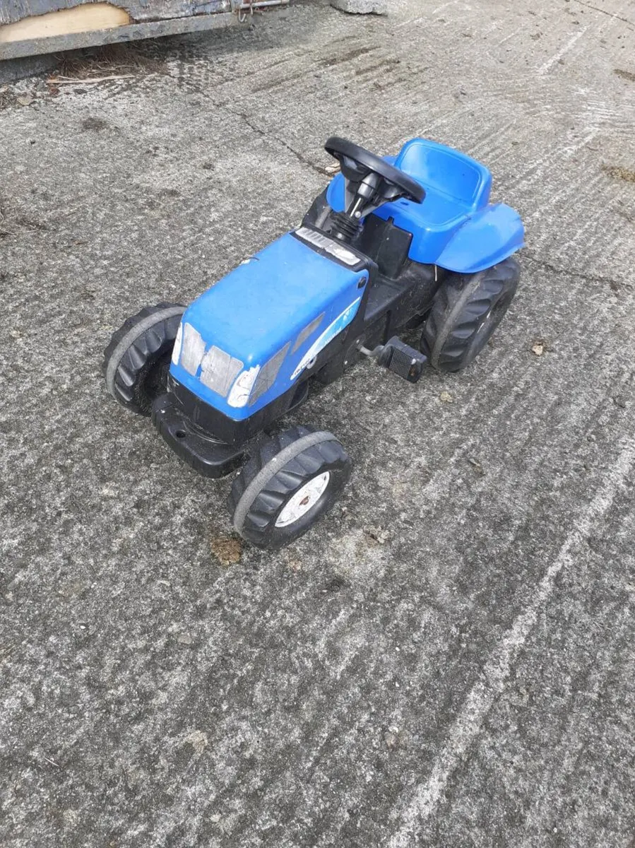 Kids ride on tractor - Image 2