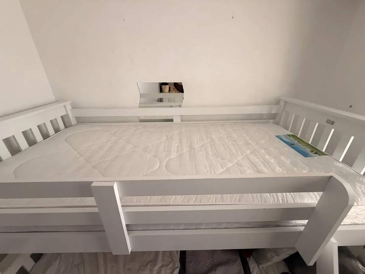 Single bed with mattress - Image 4
