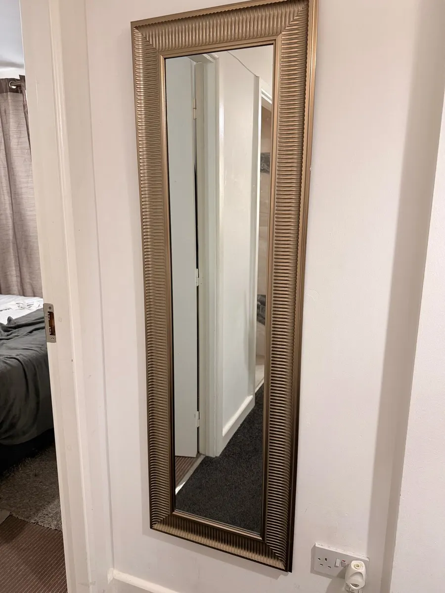 Wall mirror - Image 1