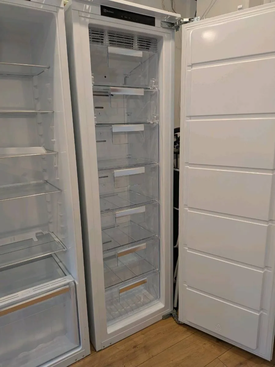 Integrated Fridge & Freezer - Image 3