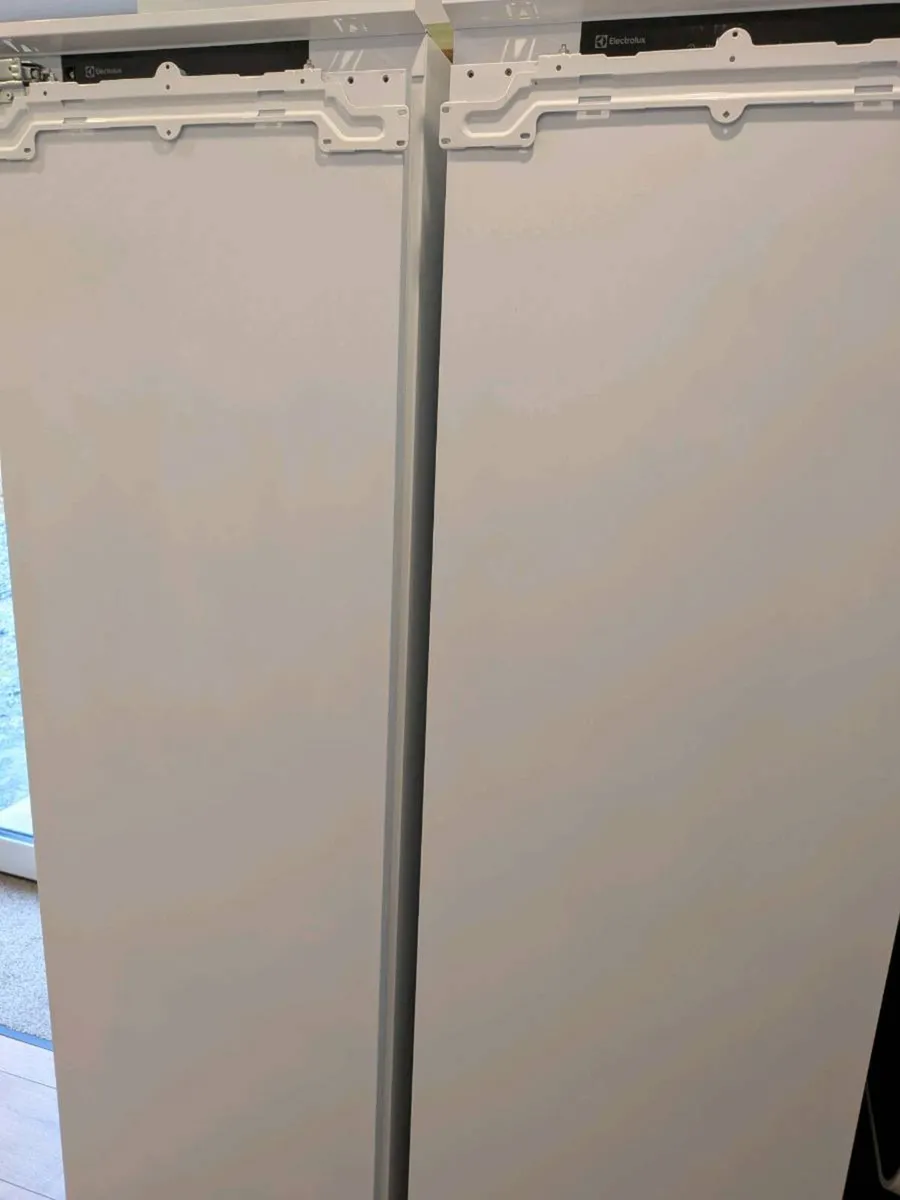 Integrated Fridge & Freezer - Image 4