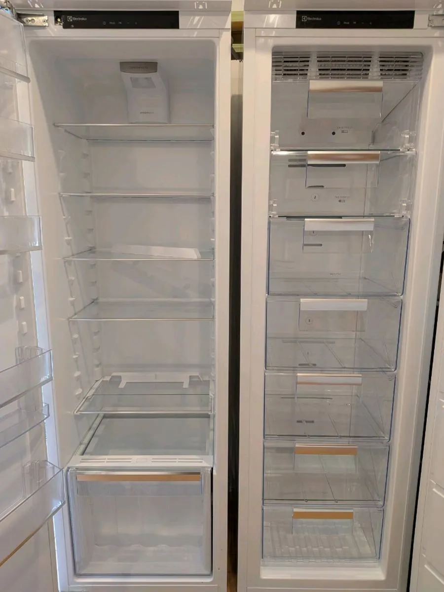 Integrated Fridge & Freezer - Image 1