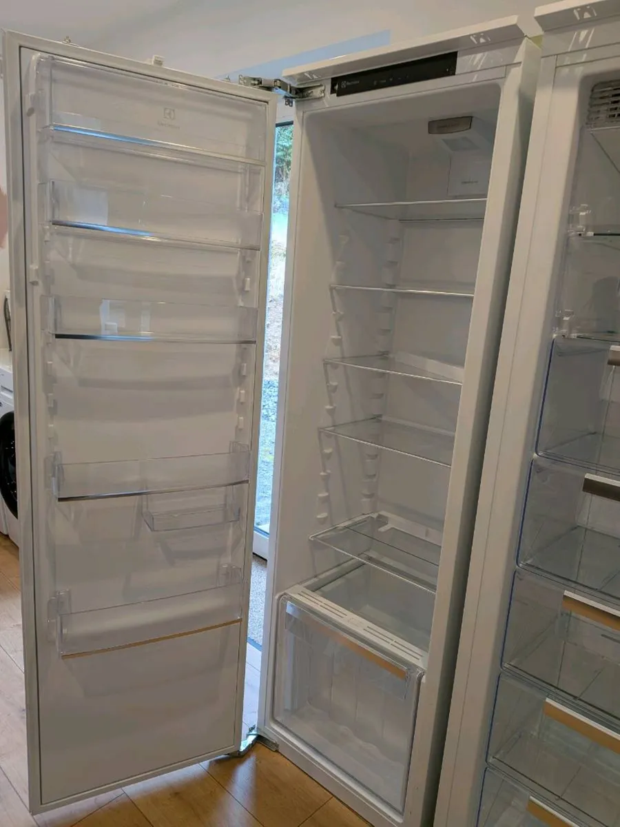Integrated Fridge & Freezer - Image 2
