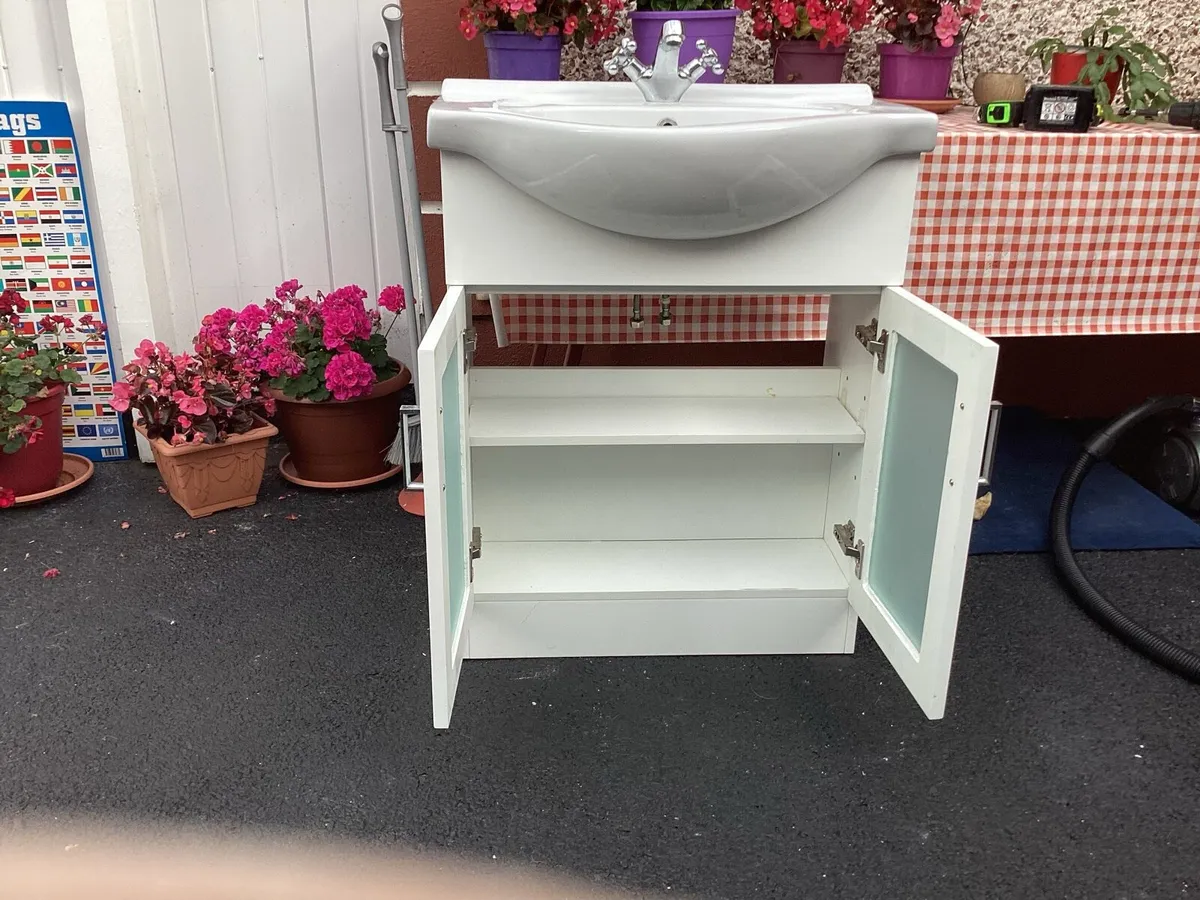 Bathroom vanity unit - Image 3