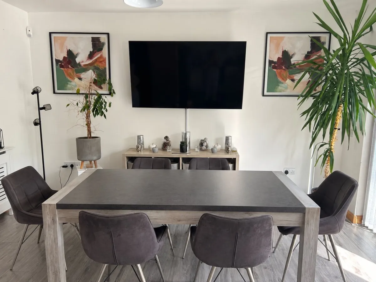 Dining Table and 6 Dining Chairs - Image 1