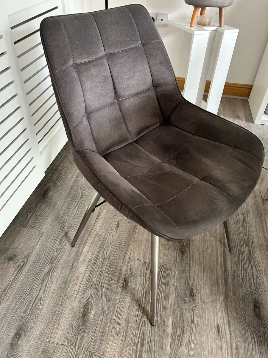 Dining Table and 6 Dining Chairs - Image 2
