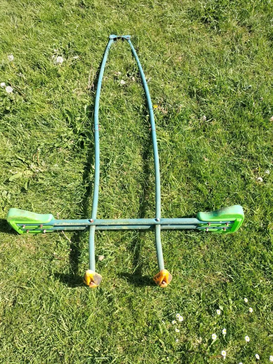 Seesaw swing