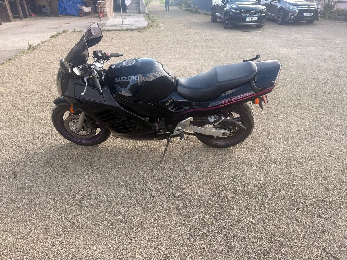 1994 Suzuki RF900R sport touring bike - Image 2