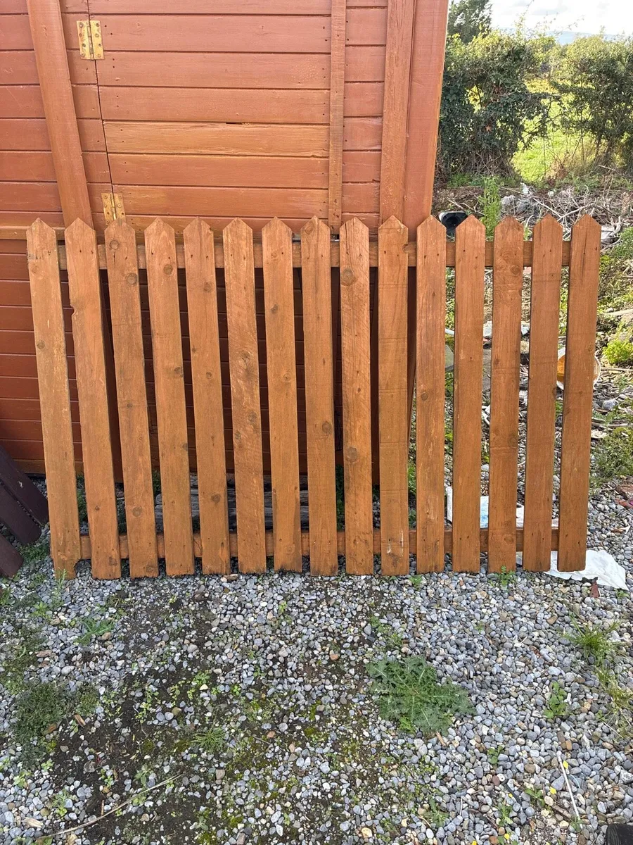 Picket fencing - Image 1