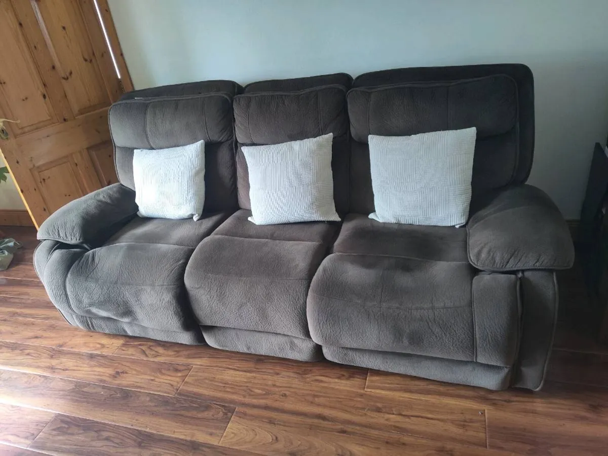 Three Piece Suite - Super Comfy & Great Condition - Image 2