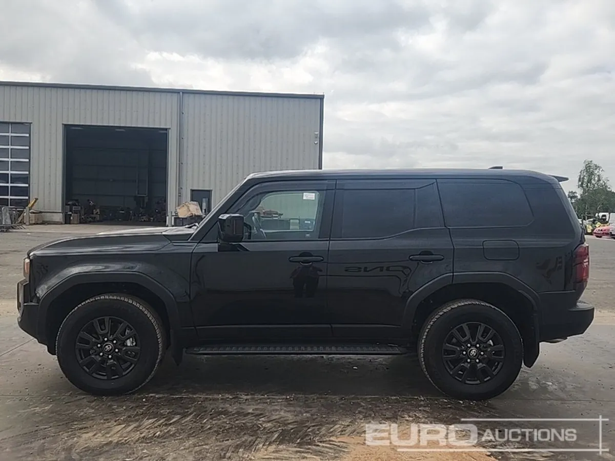 2025 Toyota Landcruiser - Image 2