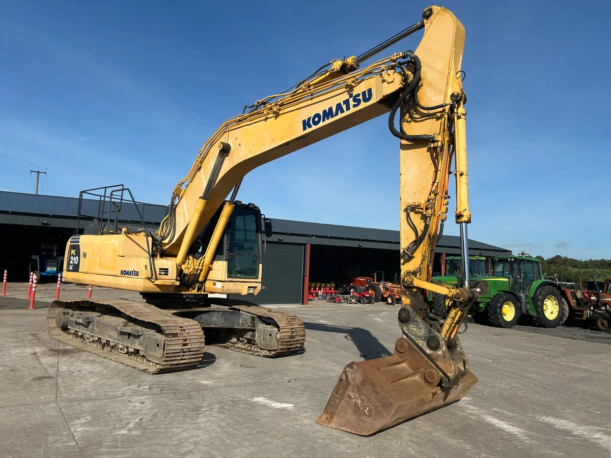2010 Komatsu PC 210 LC-8 - Image 1