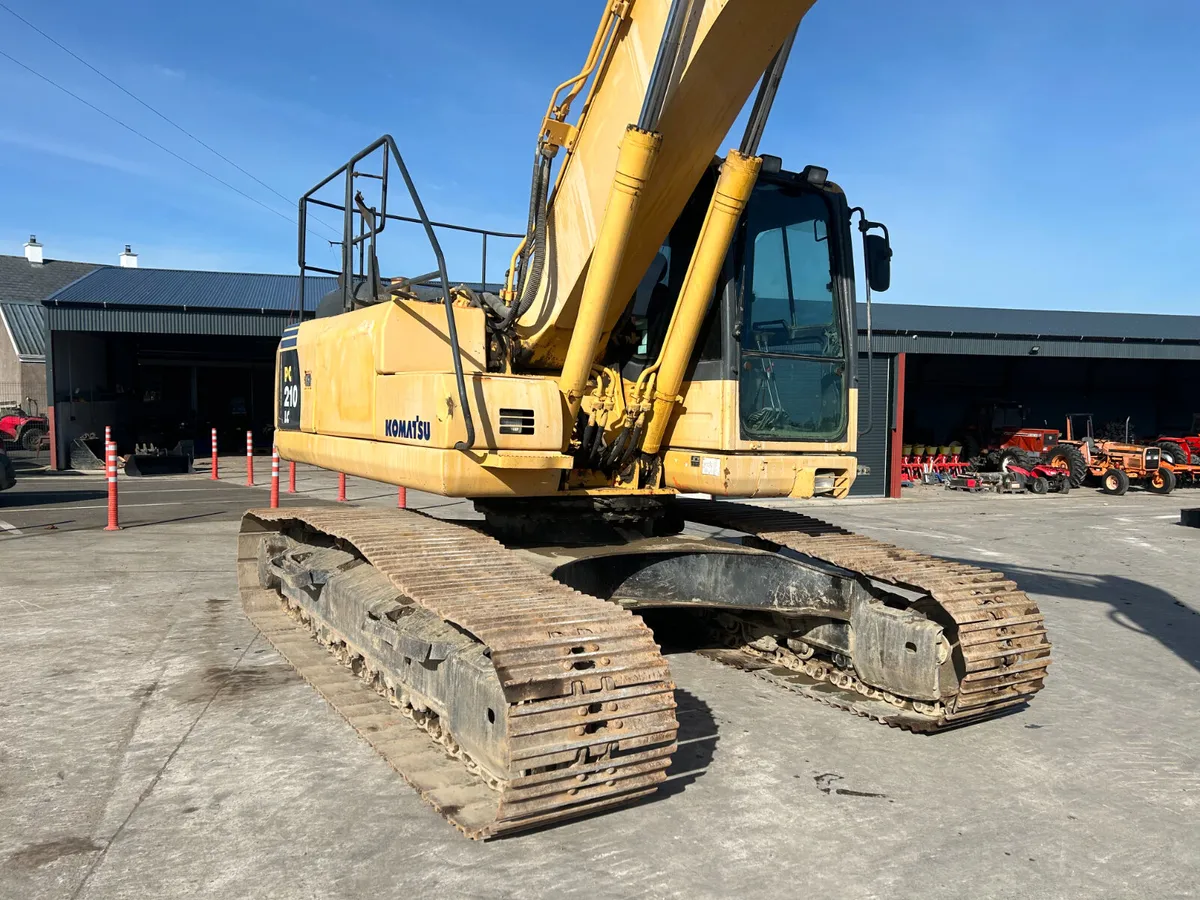 2010 Komatsu PC 210 LC-8 - Image 2