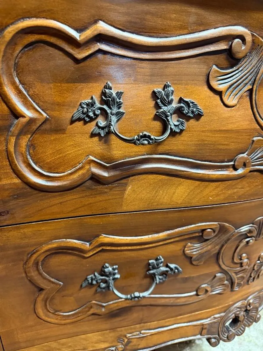 Mid 20th Century Italian Walnut Bombe Chest of Drawers - Image 4