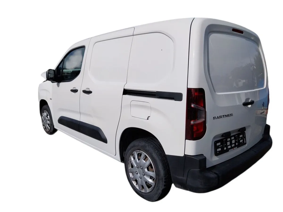 2018-2024 MK3 Peugeot Partner For Breaking - Image 2