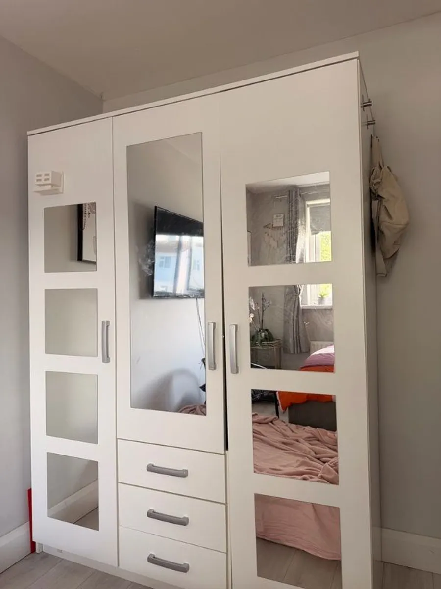 wardrobe - Image 1