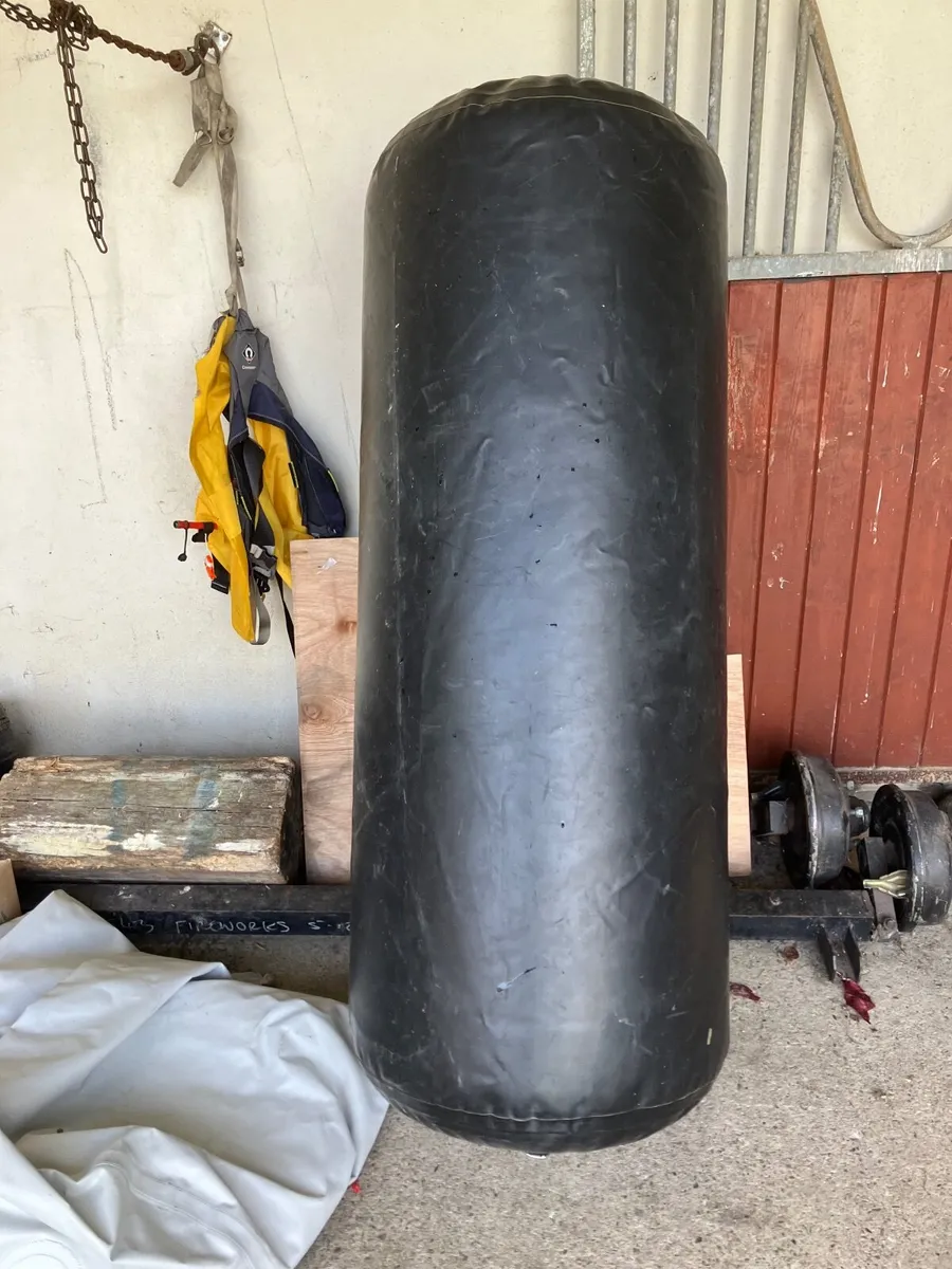 FENDERS/MARKER BUOYS 170x90CMS X2 INFLATABLE - Image 1