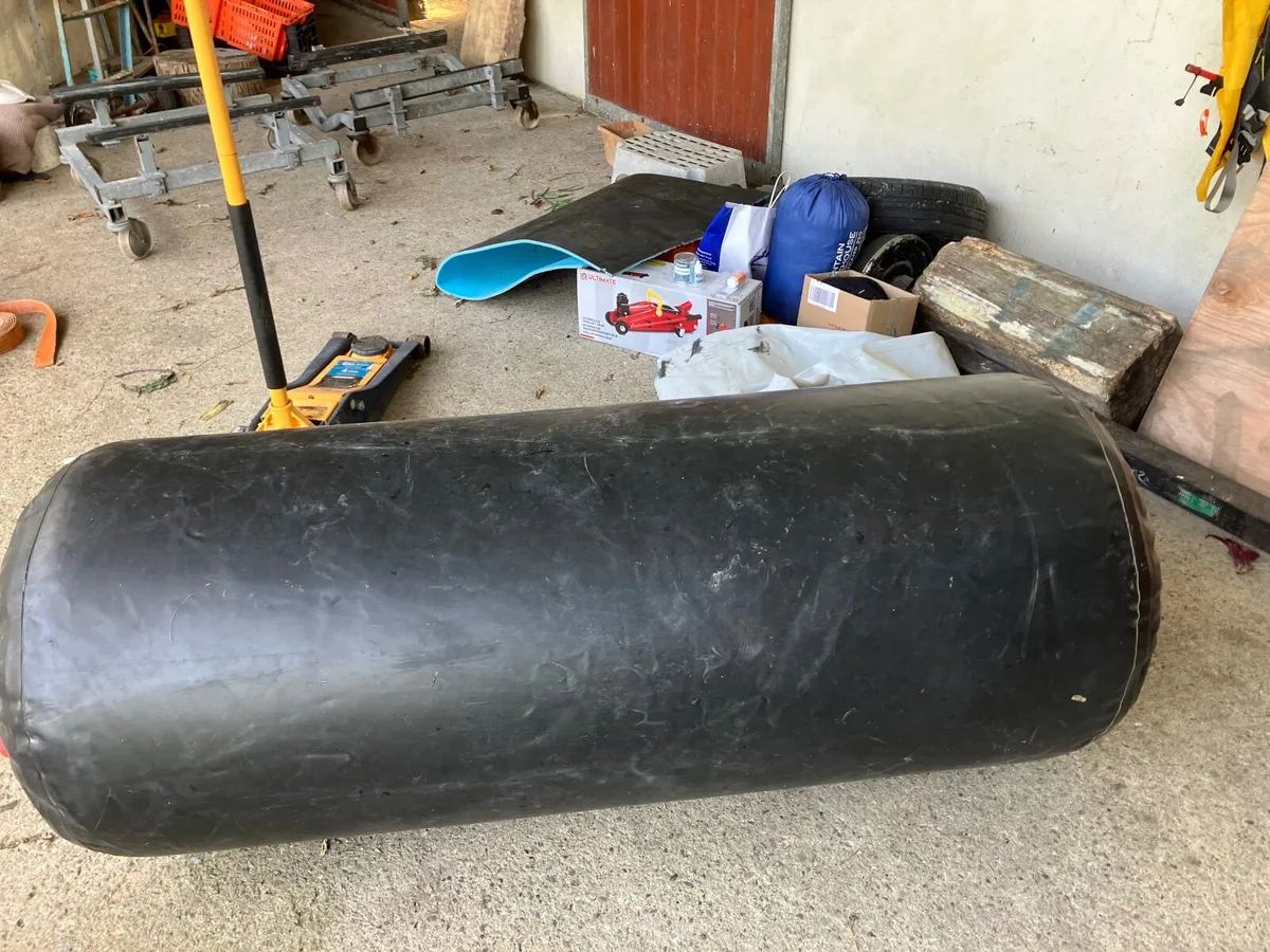 FENDERS/MARKER BUOYS 170x90CMS X2 INFLATABLE - Image 3