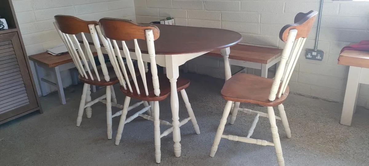Free table and chairs - Image 4