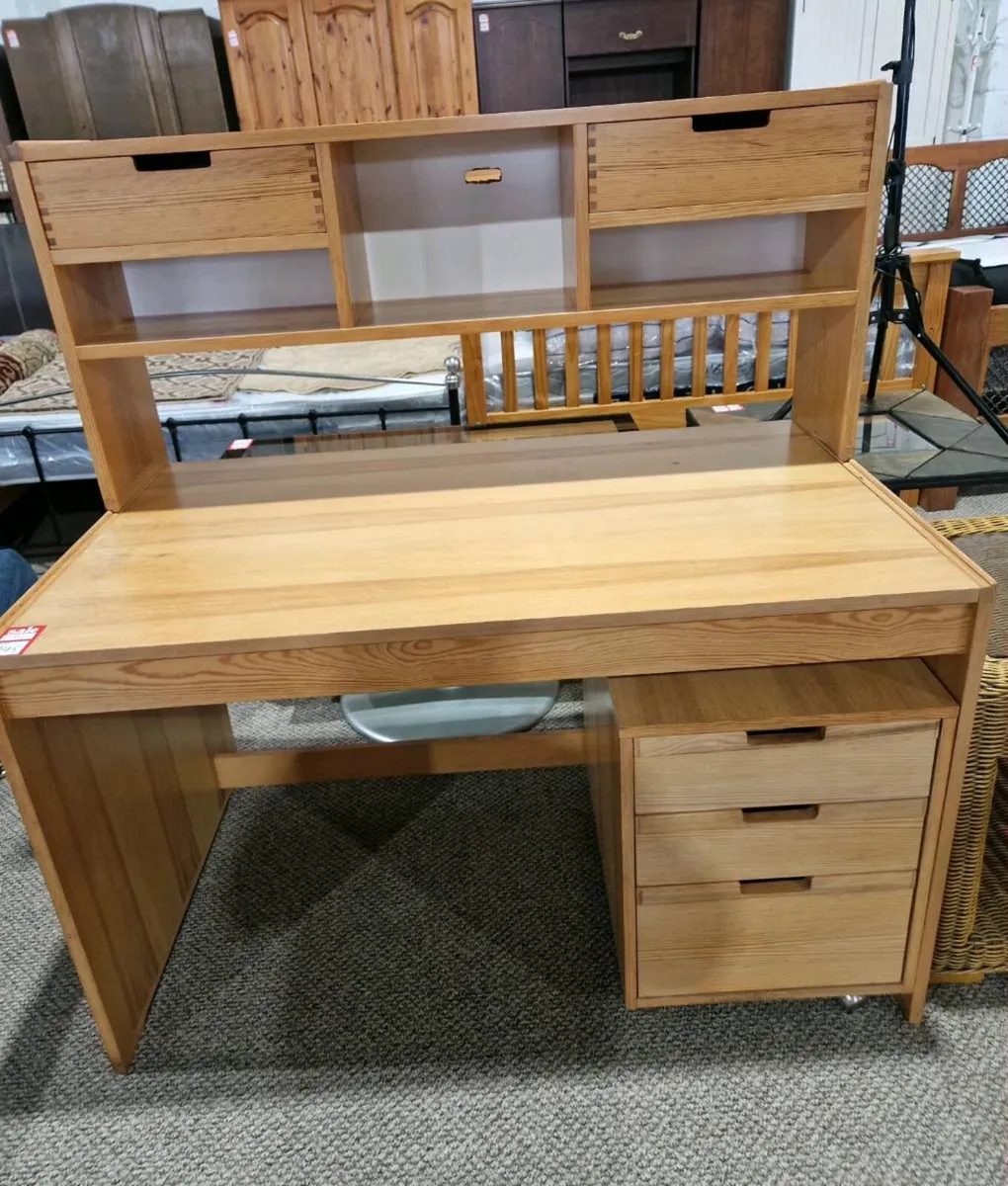 Computer desk