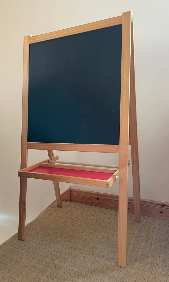 Kids Easel - Image 1
