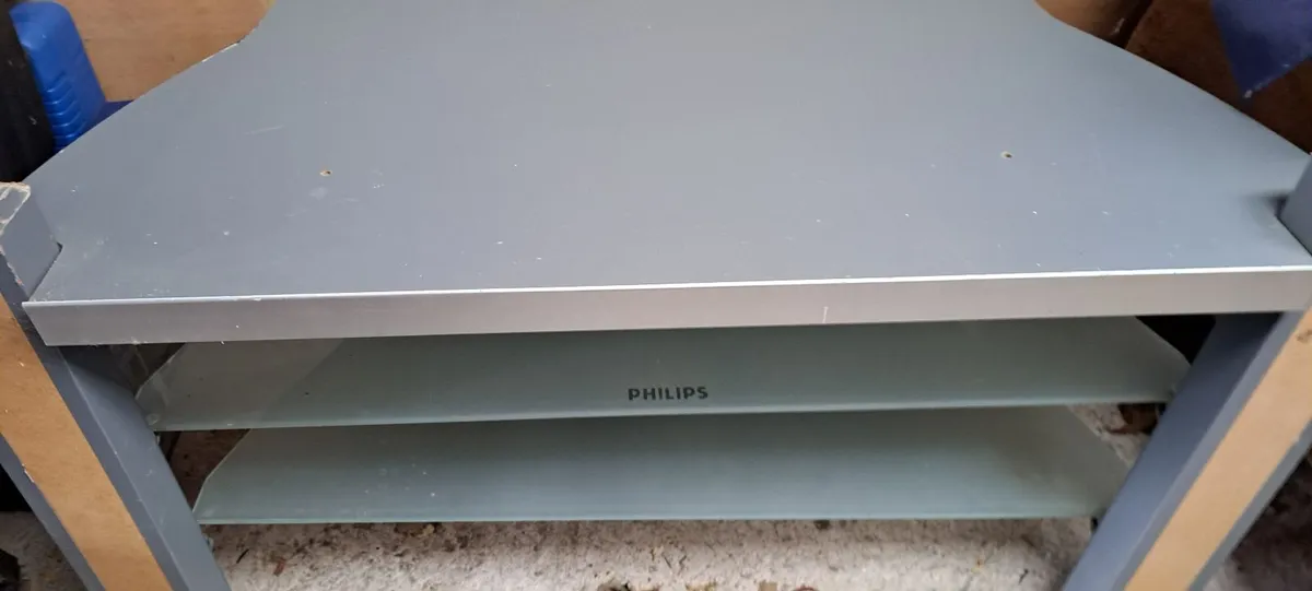 TV stand - Image 1