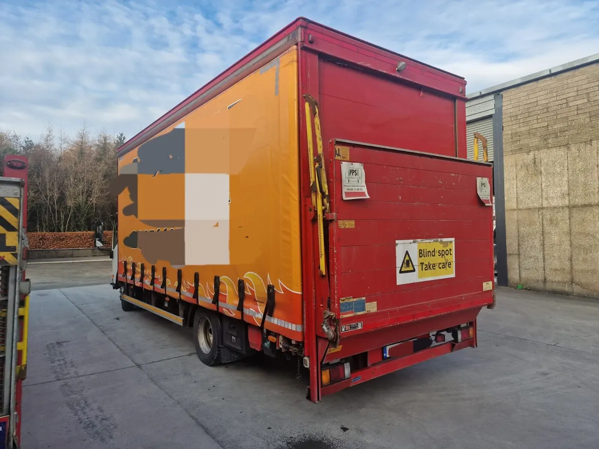 Isuzu 7.5 tonne Curtain sider with taillift - Image 1