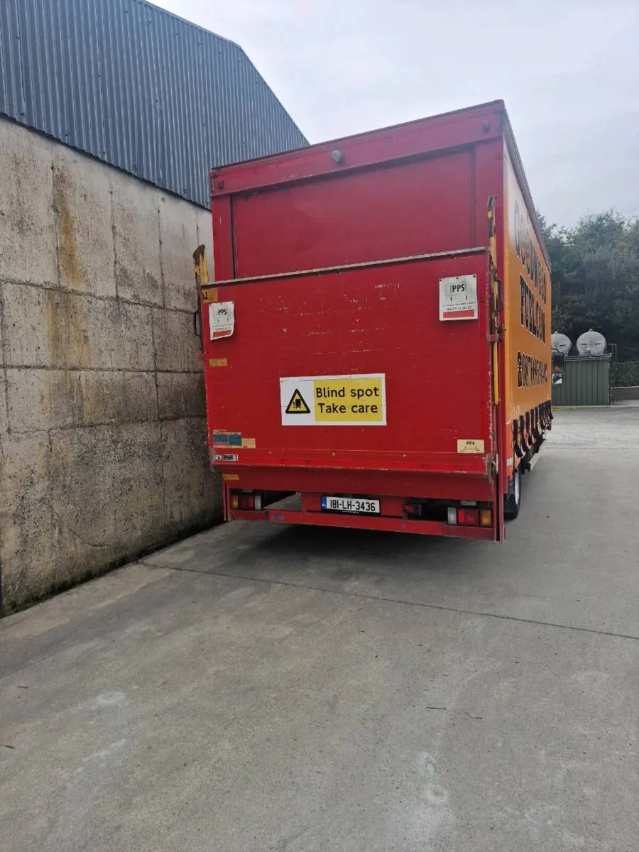 Isuzu 7.5 tonne Curtain sider with taillift - Image 4