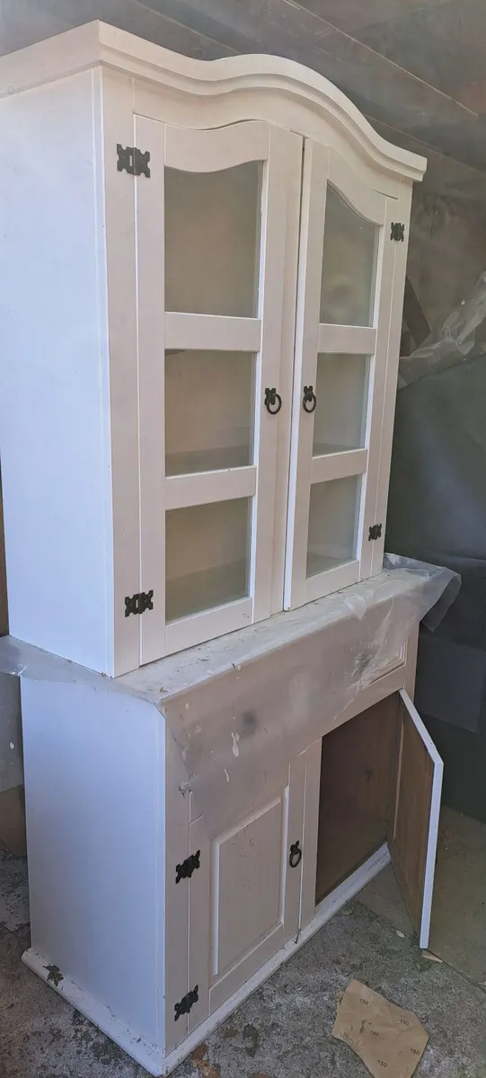 Dresser - Image 1