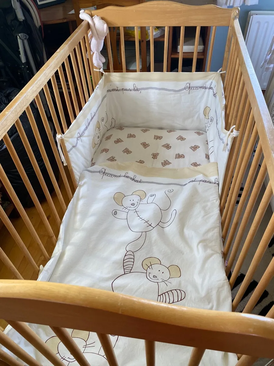 Childs cot - Image 1