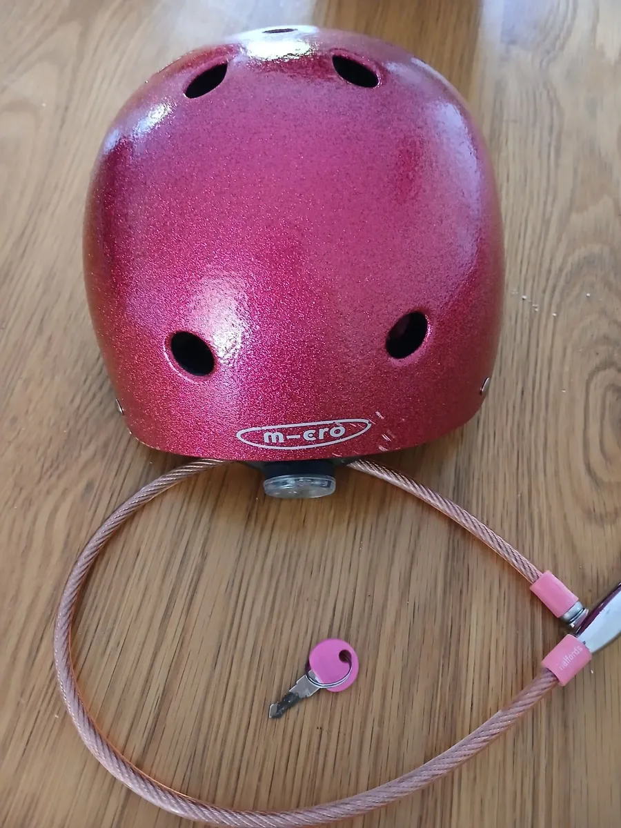 Child helmet & bicycle lock - Image 1