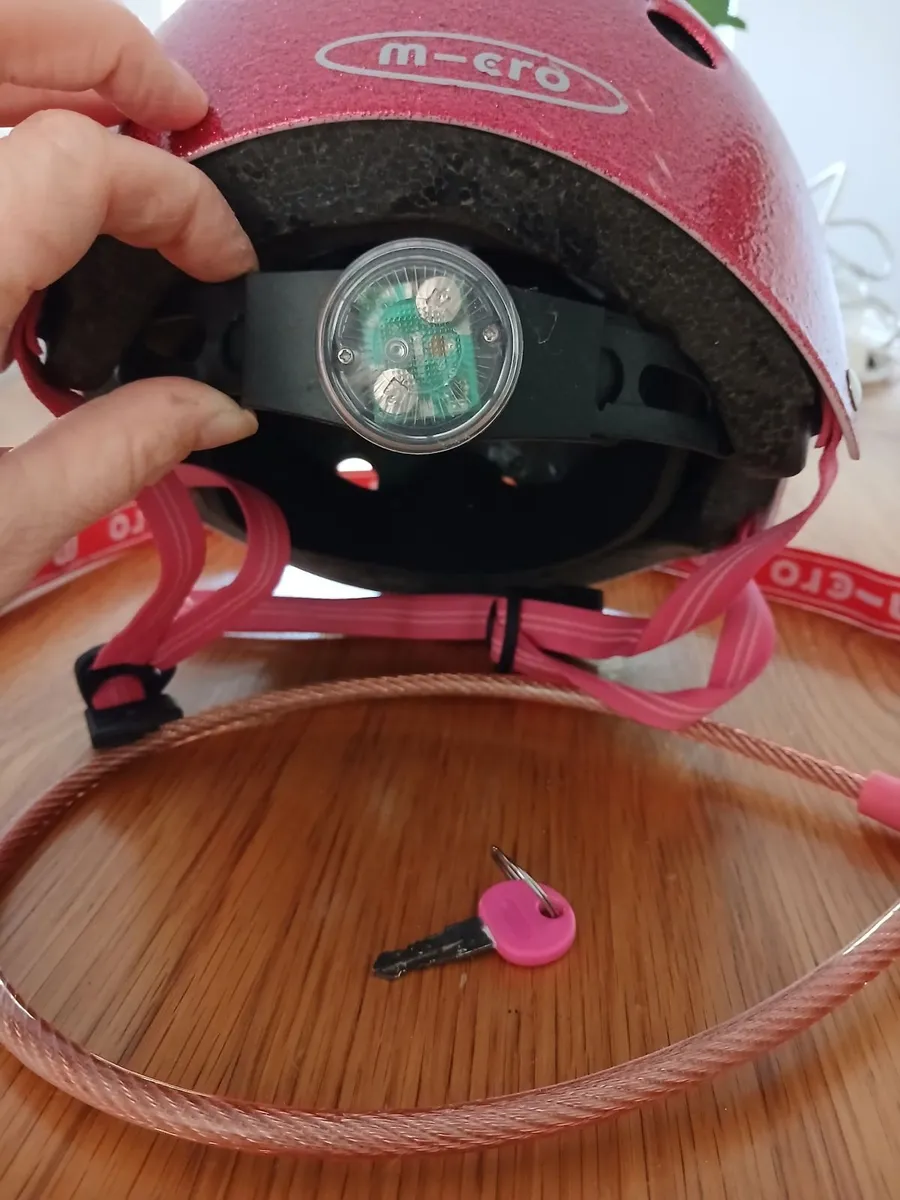 Child helmet & bicycle lock - Image 2