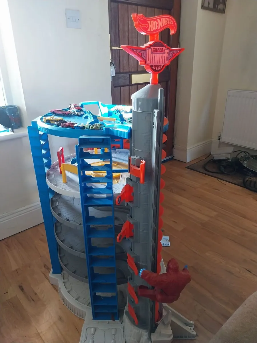 TOY GARAGE - Image 2