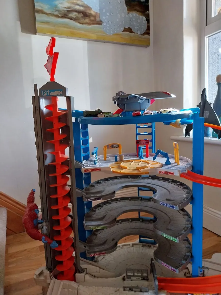 TOY GARAGE - Image 4