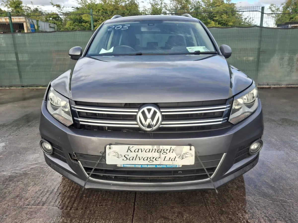 2014 Volkswagen Tiguan  Sport  4x4  Automatic - Image 3