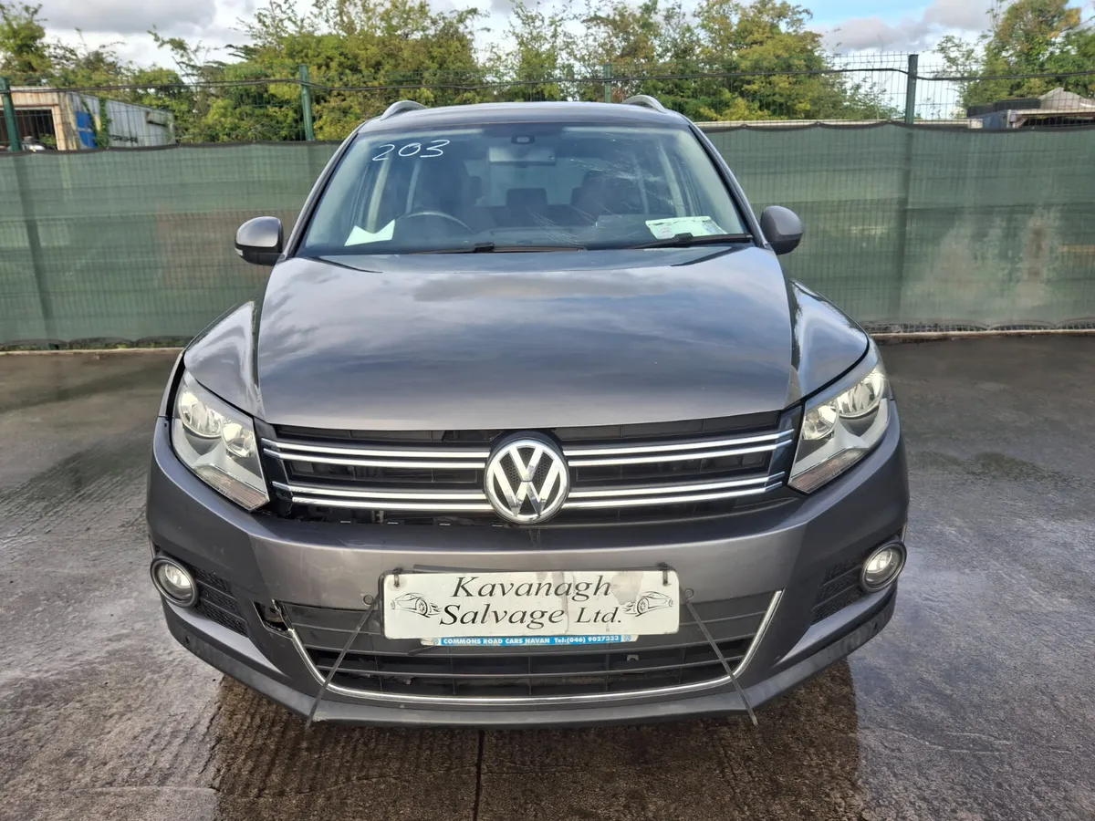 2014 Volkswagen Tiguan  Sport  4x4  Automatic - Image 4