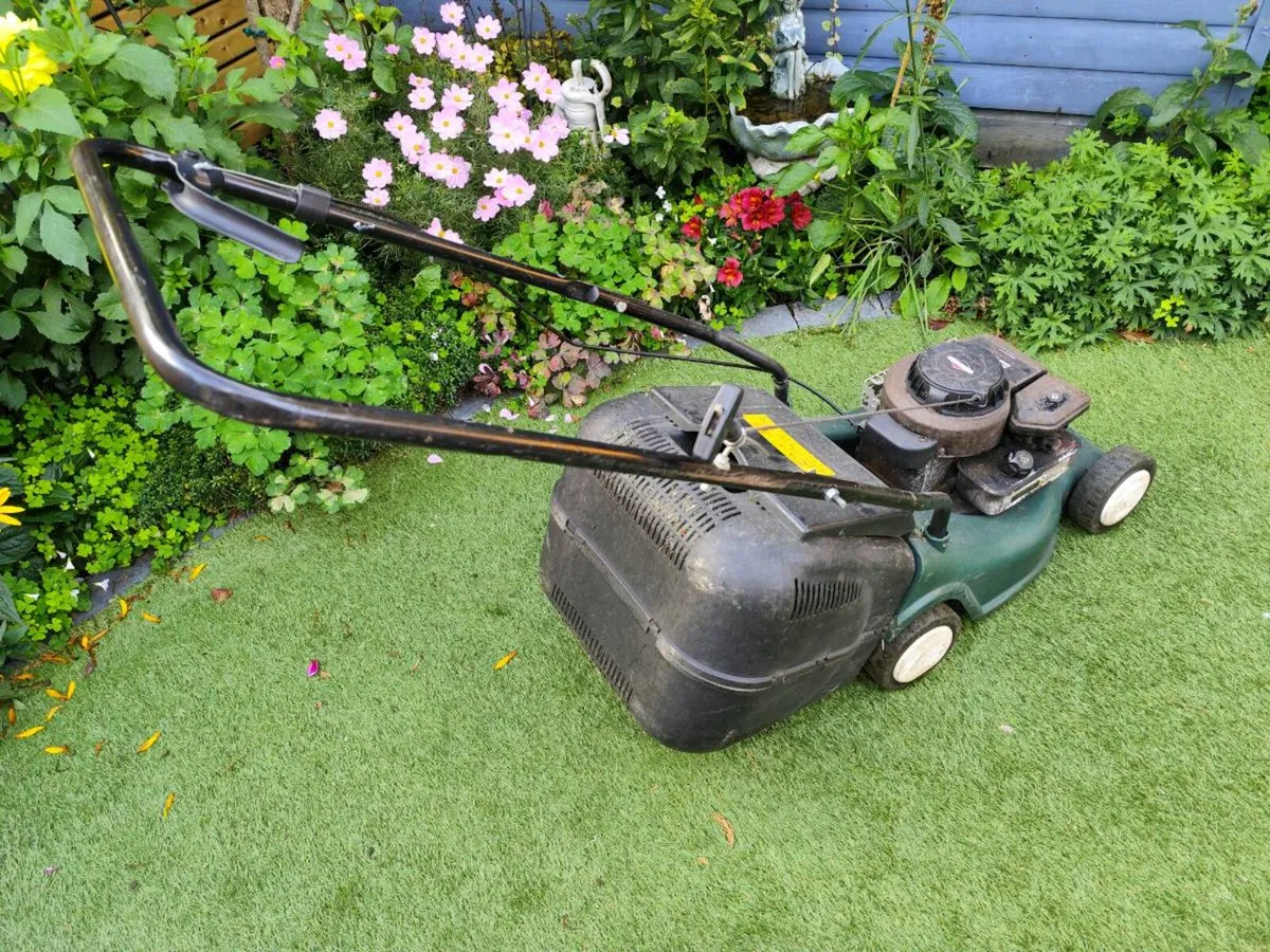 Petrol lawn mower - Image 3