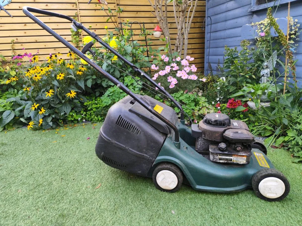 Petrol lawn mower - Image 4